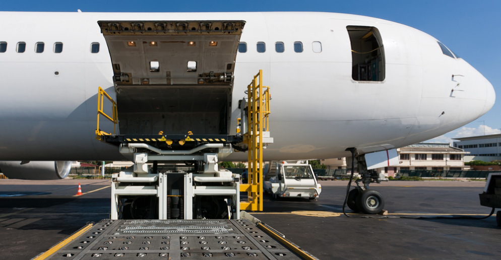 Shiplux courier delivery team